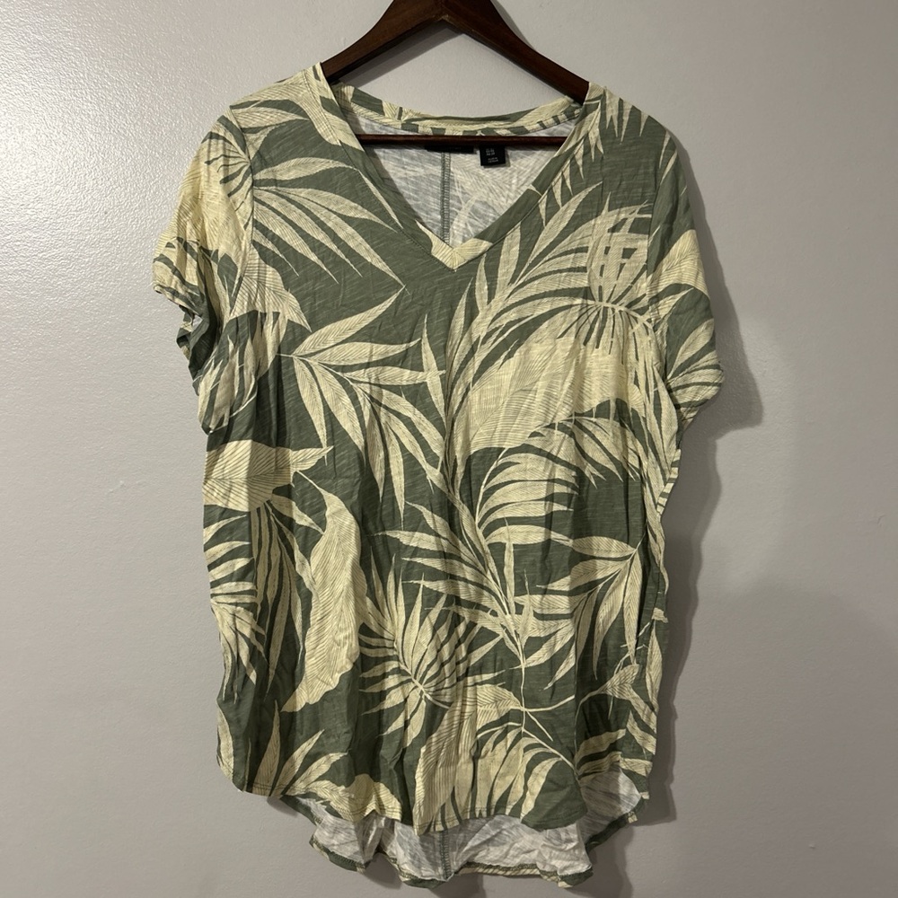 Tahari Green and Cream Leaf Print V-Neck Top